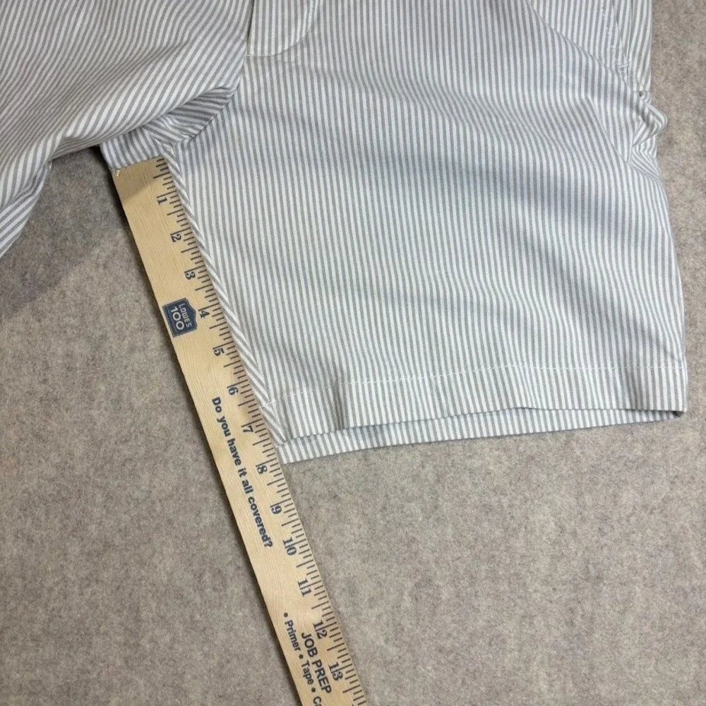 IZOD Shorts Mns 34 Grey Cotton Seersucker Stripe Stretch Flat Front Coastal Prep